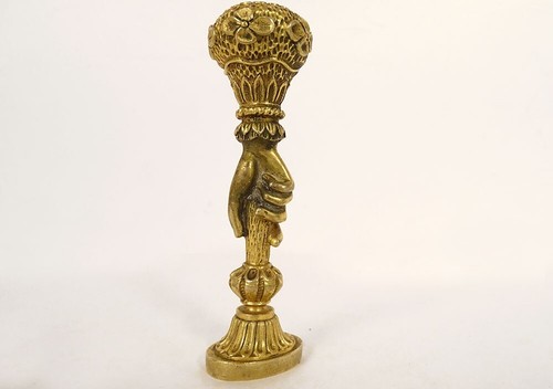 Sceau cachet bronze doré - , main