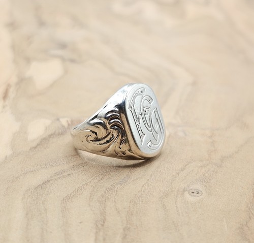 Bague sceau - -, taille